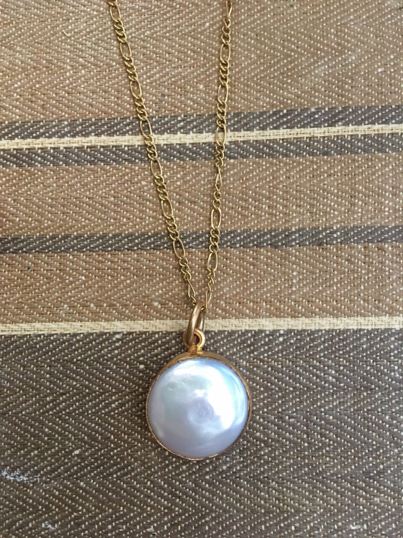 Simple coin pearl necklace