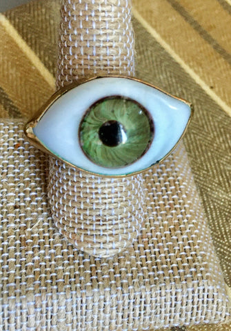 Green eye ring size 8.5