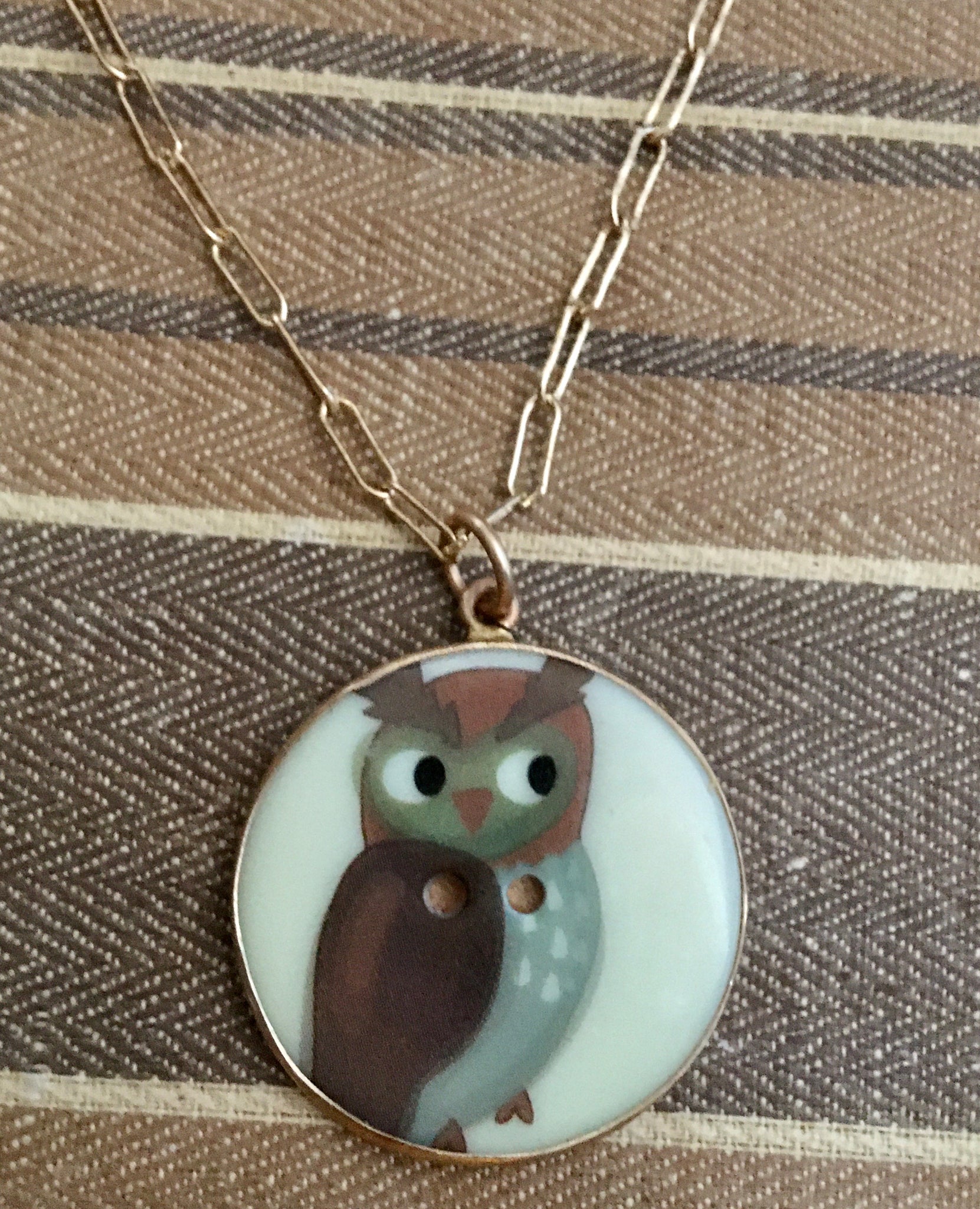 Vintage side eye owl button charm
