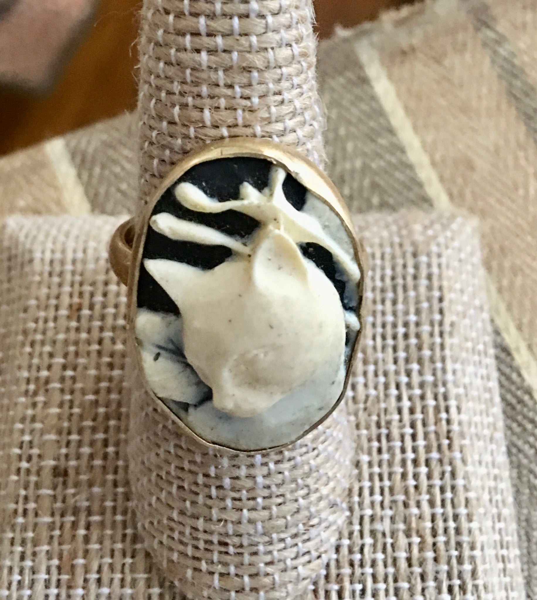 Vintage resin cat ring