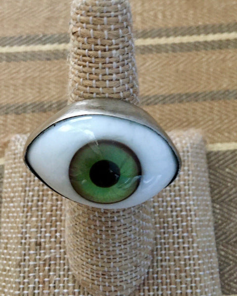 Sterling plate  green eye ring